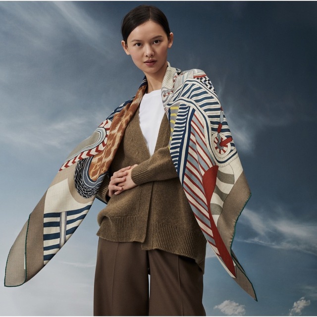 新品 エルメス カレジェアン カシミアシルク 140 カシシル 《空想の鞍 新品 エルメス カレジェアン カシミアシルク 140 カシシル 《空想の鞍