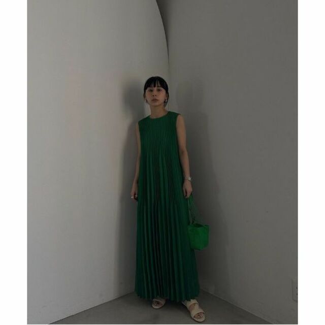 Ameri VINTAGE(アメリヴィンテージ)のAMERI  SPUN ORGANDY PLEATS DRESS レディースのワンピース(ロングワンピース/マキシワンピース)の商品写真