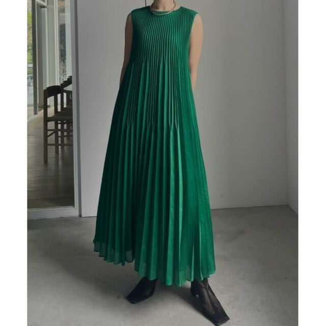 Ameri VINTAGE(アメリヴィンテージ)のAMERI  SPUN ORGANDY PLEATS DRESS レディースのワンピース(ロングワンピース/マキシワンピース)の商品写真