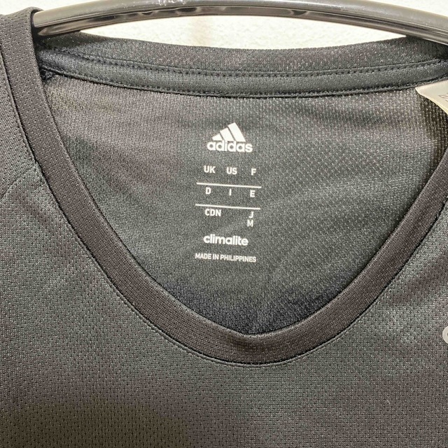 adidas(アディダス)のadidas 長袖シャツ スポーツ/アウトドアのトレーニング/エクササイズ(トレーニング用品)の商品写真