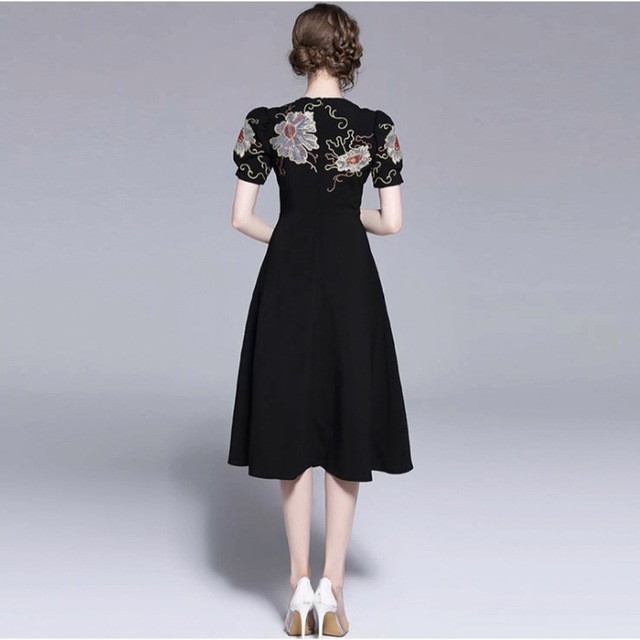 花刺繍ハイウエストブラックドレス 4