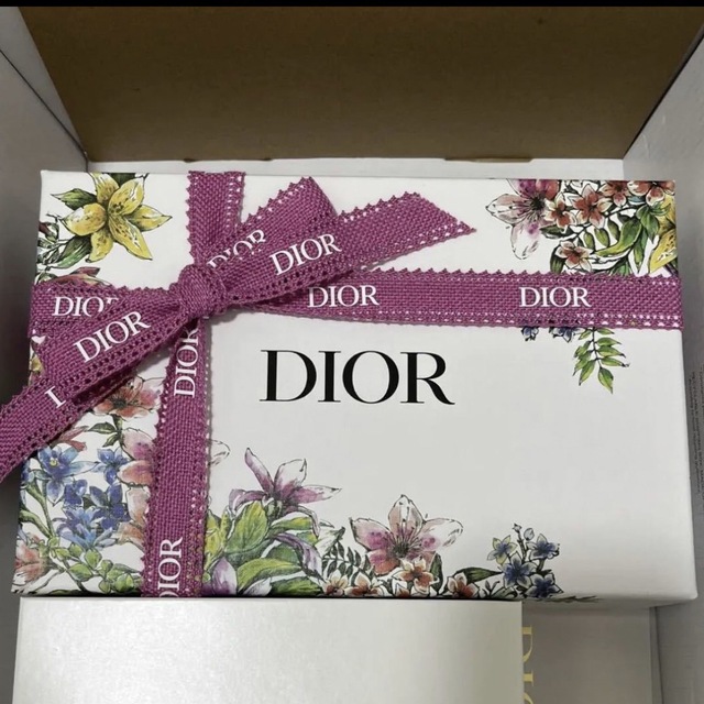Dior(ディオール)のDIOR ディオール ギフトボックス ホワイトデー 限定 フラワー インテリア/住まい/日用品のオフィス用品(ラッピング/包装)の商品写真