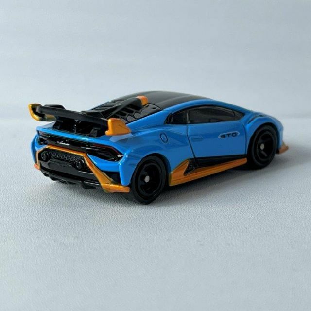Takara Tomy - トミカ ミニカー No.11 ランボルギーニ ウラカン STO 箱