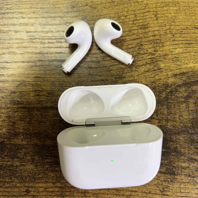 Apple(アップル)のApple Airpods第3世代 スマホ/家電/カメラのオーディオ機器(ヘッドフォン/イヤフォン)の商品写真