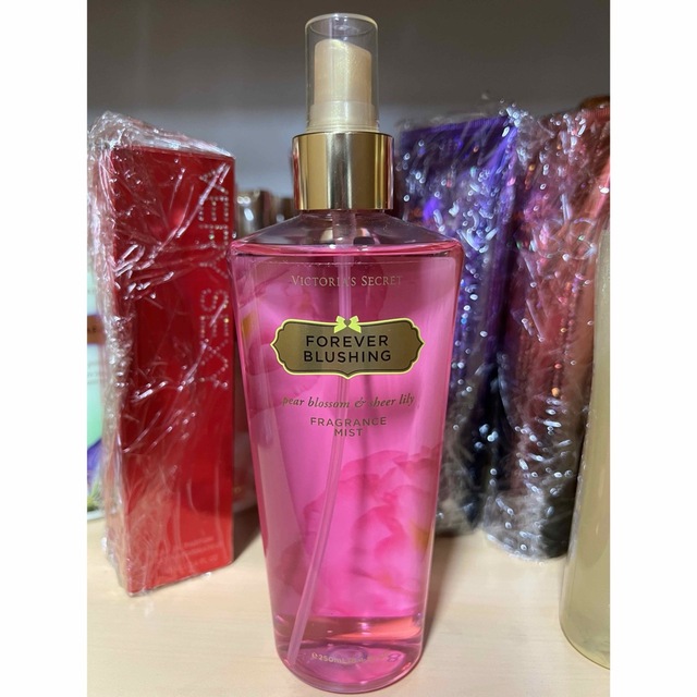 Victoria's Secret(ヴィクトリアズシークレット)のヴィクトリアシークレット ボディミスト フォーエバーブラッシング  250ml コスメ/美容の香水(香水(女性用))の商品写真