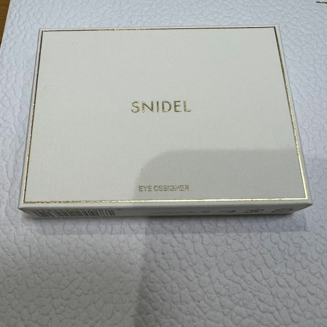 SNIDEL(スナイデル)の新品未開封 SNIDEL　アイデザイナー　EX06 Blooming Coral コスメ/美容のベースメイク/化粧品(アイシャドウ)の商品写真