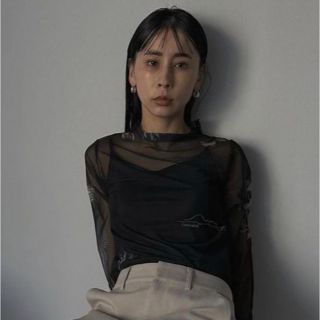 アメリヴィンテージ(Ameri VINTAGE)のMEDI FLOWER TATTOO SHEER TOP 新品タグ付き(カットソー(長袖/七分))