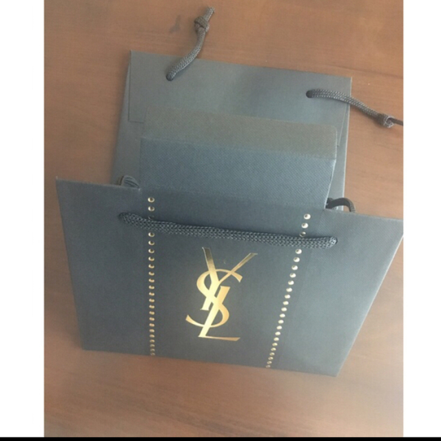 Yves Saint Laurent(イヴサンローラン)のイヴ・サンローラン　袋　ギフトバック　ショップ袋　ショッパー　紙袋　 レディースのバッグ(ショップ袋)の商品写真