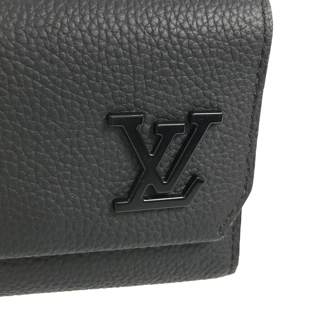 LOUIS VUITTON(ルイヴィトン)のルイ・ヴィトン アエログラム ポルトフォイユパイロット 三つ折り財布 メンズのファッション小物(折り財布)の商品写真