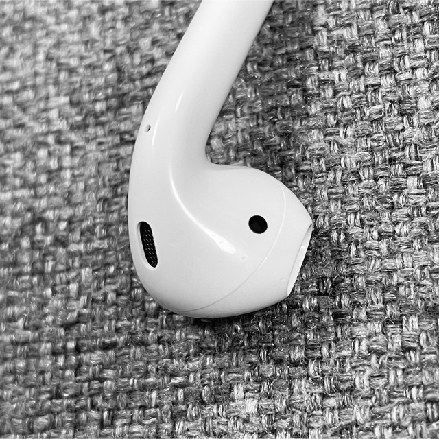 Apple(アップル)のApple AirPods 2世代　片耳 L 片方 左耳 941 スマホ/家電/カメラのオーディオ機器(ヘッドフォン/イヤフォン)の商品写真