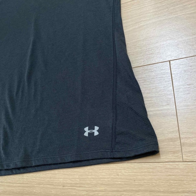 UNDER ARMOUR(アンダーアーマー)のアンダーアーマー★ブラック未着用品 レディースのトップス(Tシャツ(半袖/袖なし))の商品写真