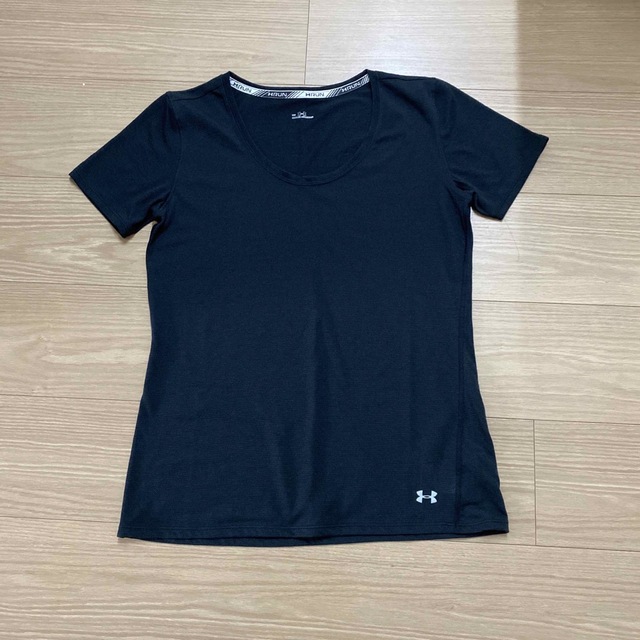 UNDER ARMOUR(アンダーアーマー)のアンダーアーマー★ブラック未着用品 レディースのトップス(Tシャツ(半袖/袖なし))の商品写真