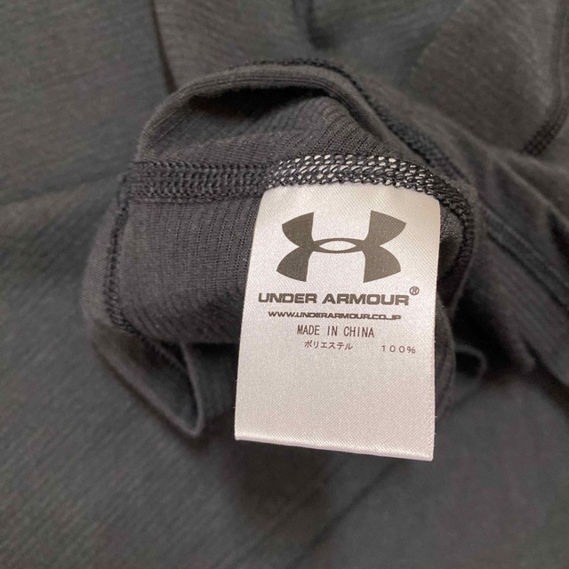 UNDER ARMOUR(アンダーアーマー)のアンダーアーマー★ブラック未着用品 レディースのトップス(Tシャツ(半袖/袖なし))の商品写真