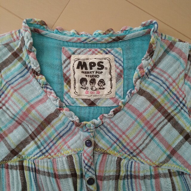 MPS(エムピーエス)のMPS 水色チェックのはおり ガーゼ生地 120 キッズ/ベビー/マタニティのキッズ服女の子用(90cm~)(Tシャツ/カットソー)の商品写真