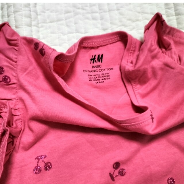 UNIQLO(ユニクロ)のUNIQLO、H＆Mワンピース2枚、Tシャツ2枚 キッズ/ベビー/マタニティのキッズ服女の子用(90cm~)(ワンピース)の商品写真