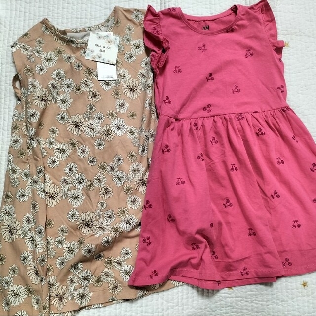 UNIQLO(ユニクロ)のUNIQLO、H＆Mワンピース2枚、Tシャツ2枚 キッズ/ベビー/マタニティのキッズ服女の子用(90cm~)(ワンピース)の商品写真