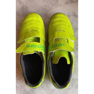 アンブロ(UMBRO)の【アンブロ　サッカーシューズ】21.5cm(スニーカー)