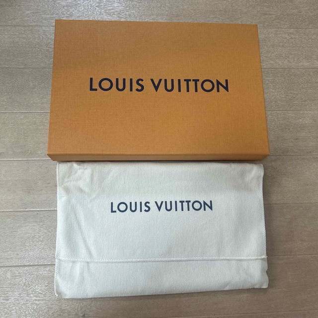 LOUIS VUITTON(ルイヴィトン)のLV 箱、空箱 レディースのバッグ(ショップ袋)の商品写真