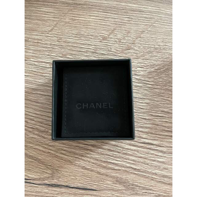 CHANEL(シャネル)のCHANEL シャネル　ピアスケース　空箱 レディースのバッグ(ショップ袋)の商品写真