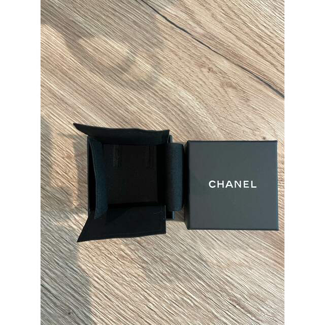 CHANEL(シャネル)のCHANEL シャネル　ピアスケース　空箱 レディースのバッグ(ショップ袋)の商品写真