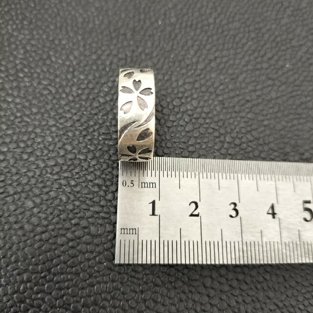(E5-133-①)銀 SV925 リング 指輪 桜柄 メンズのアクセサリー(リング(指輪))の商品写真