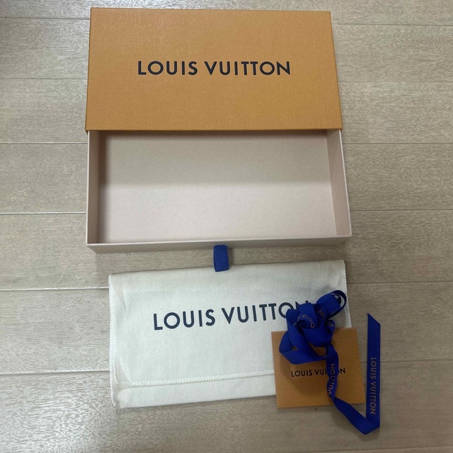 LOUIS VUITTON(ルイヴィトン)のLV 箱 空箱 レディースのバッグ(ショップ袋)の商品写真