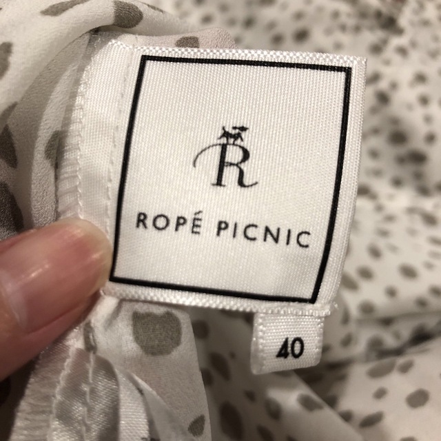Rope' Picnic(ロペピクニック)の新品未使用　ロペピクニック　カットソー　柄シャツ　フリル　ブラウス　トップス レディースのトップス(シャツ/ブラウス(長袖/七分))の商品写真