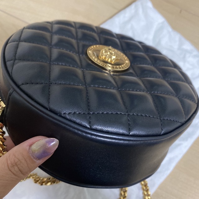 ★VERSACE ★ヴェルサーチラウンドファスナー短財布 新品 未使用 ホワイト