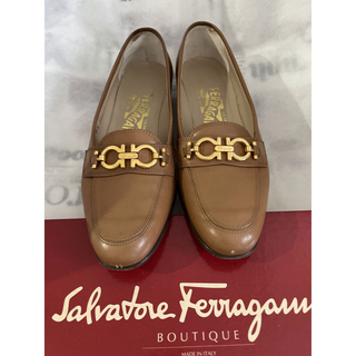サルヴァトーレフェラガモ(Salvatore Ferragamo)のサルバトーレフェラガモ ローファー (ローファー/革靴)