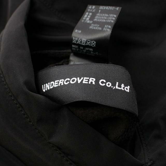 UNDERCOVER(アンダーカバー)の ブルゾン ブラック ブルー ホワイト 中綿 リバーシブル メンズのジャケット/アウター(ブルゾン)の商品写真