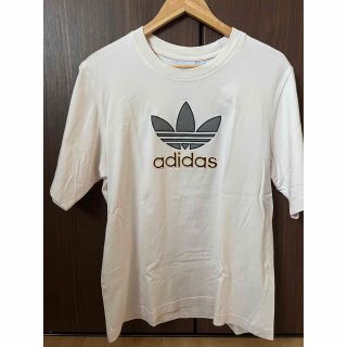 アディダス(adidas)のアディダス　刺繍ロゴ　tシャツ　Mサイズ(Tシャツ/カットソー(半袖/袖なし))