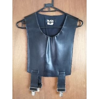 「COMME des GARCONS 19ss レザーサスペンダーベスト」に近い