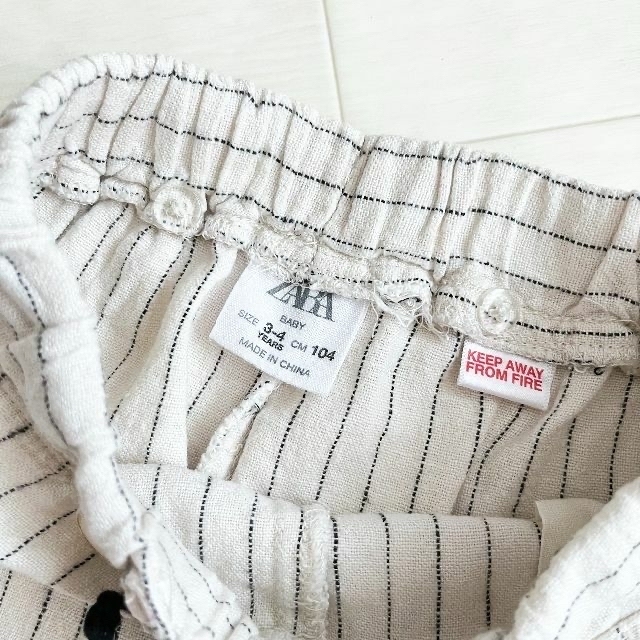 ZARA KIDS(ザラキッズ)の美品★ ZARA baby ストライプ柄リネンサロペット  100cm ホワイト キッズ/ベビー/マタニティのキッズ服男の子用(90cm~)(パンツ/スパッツ)の商品写真