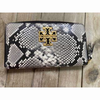 新品未使用☆トリーバーチ　パイソン柄　財布　二つ折り　TORY BURCH