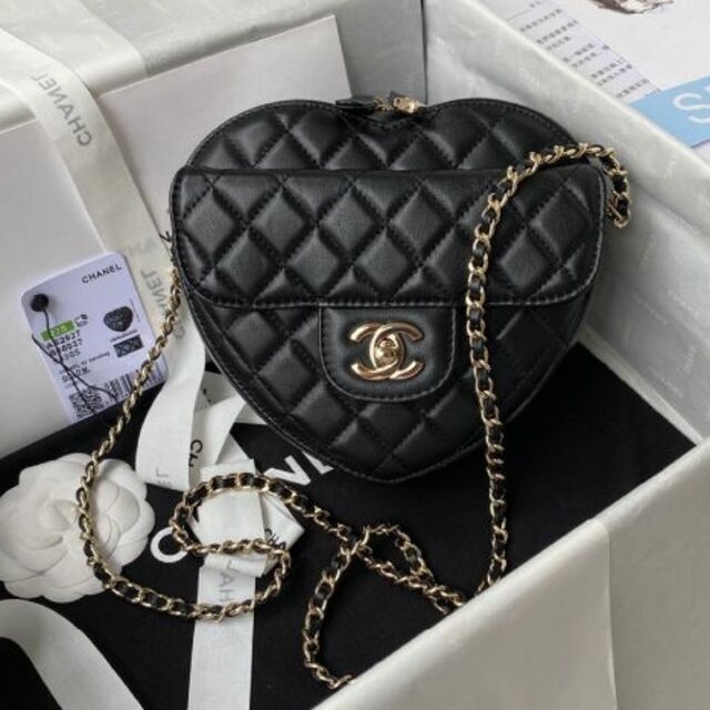 お歳暮 CHANEL ハートシェイプバッグ CHANEL - ショルダーバッグ