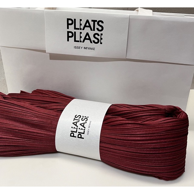 PLEATS PLEASE ISSEY MIYAKE(プリーツプリーズイッセイミヤケ)の人気のボルドー！お洒落なチュニック  【5月新作！】プリーツプリーズ　 レディースのトップス(チュニック)の商品写真