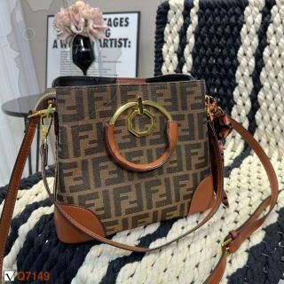 新作登場新作 FENDI - 超美品◇FENDIカメレオン◇トートバッグ