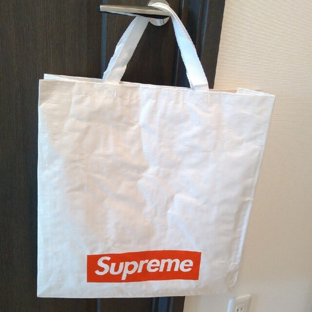 Supreme(シュプリーム)の★値下げ★supremeシュプリーム ショッパー　ステッカーセット メンズのバッグ(エコバッグ)の商品写真