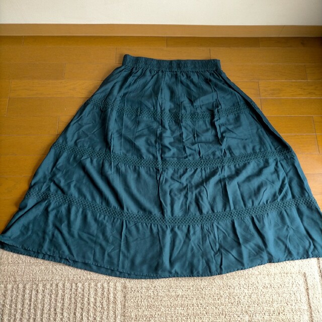 【新品未使用】ロングスカート　グリーン　緑　LL（XL）ウエストゴム有 レディースのスカート(ロングスカート)の商品写真