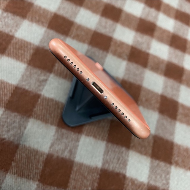 iPhone(アイフォーン)の《6580》iPhoneXR Coral 128GB SIMフリー スマホ/家電/カメラのスマートフォン/携帯電話(スマートフォン本体)の商品写真