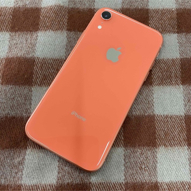 iPhone(アイフォーン)の《6580》iPhoneXR Coral 128GB SIMフリー スマホ/家電/カメラのスマートフォン/携帯電話(スマートフォン本体)の商品写真