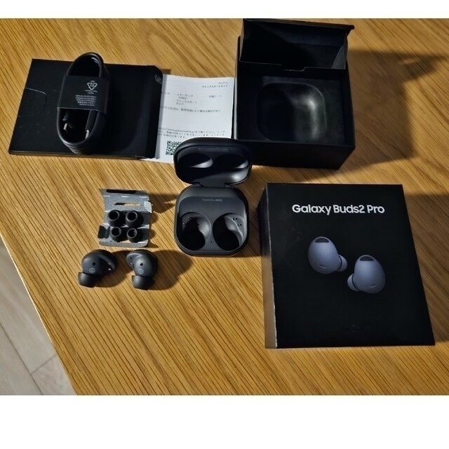 Galaxy buds2 pro 日本国内版 スマホ/家電/カメラのオーディオ機器(ヘッドフォン/イヤフォン)の商品写真