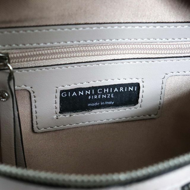 GIANNI CHIARINI(ジャンニキャリーニ)のジャンニキャリーニ レザー ウエストポーチ ボディバッグ レディースのバッグ(ボディバッグ/ウエストポーチ)の商品写真
