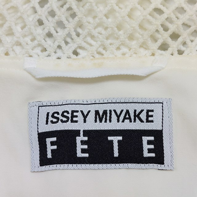 ISSEY MIYAKE(イッセイミヤケ)のISSEY MIYAKE FETE メッシュ切替 ジャケット 変形 ストレッチ レディースのジャケット/アウター(テーラードジャケット)の商品写真