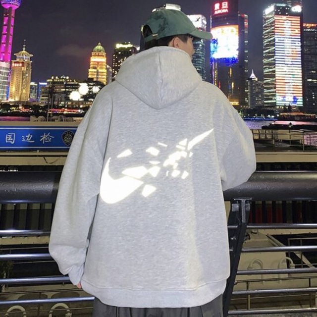 韓国 メンズ 秋冬 光る ロゴ フード パーカー 長袖 グレー メンズのトップス(パーカー)の商品写真