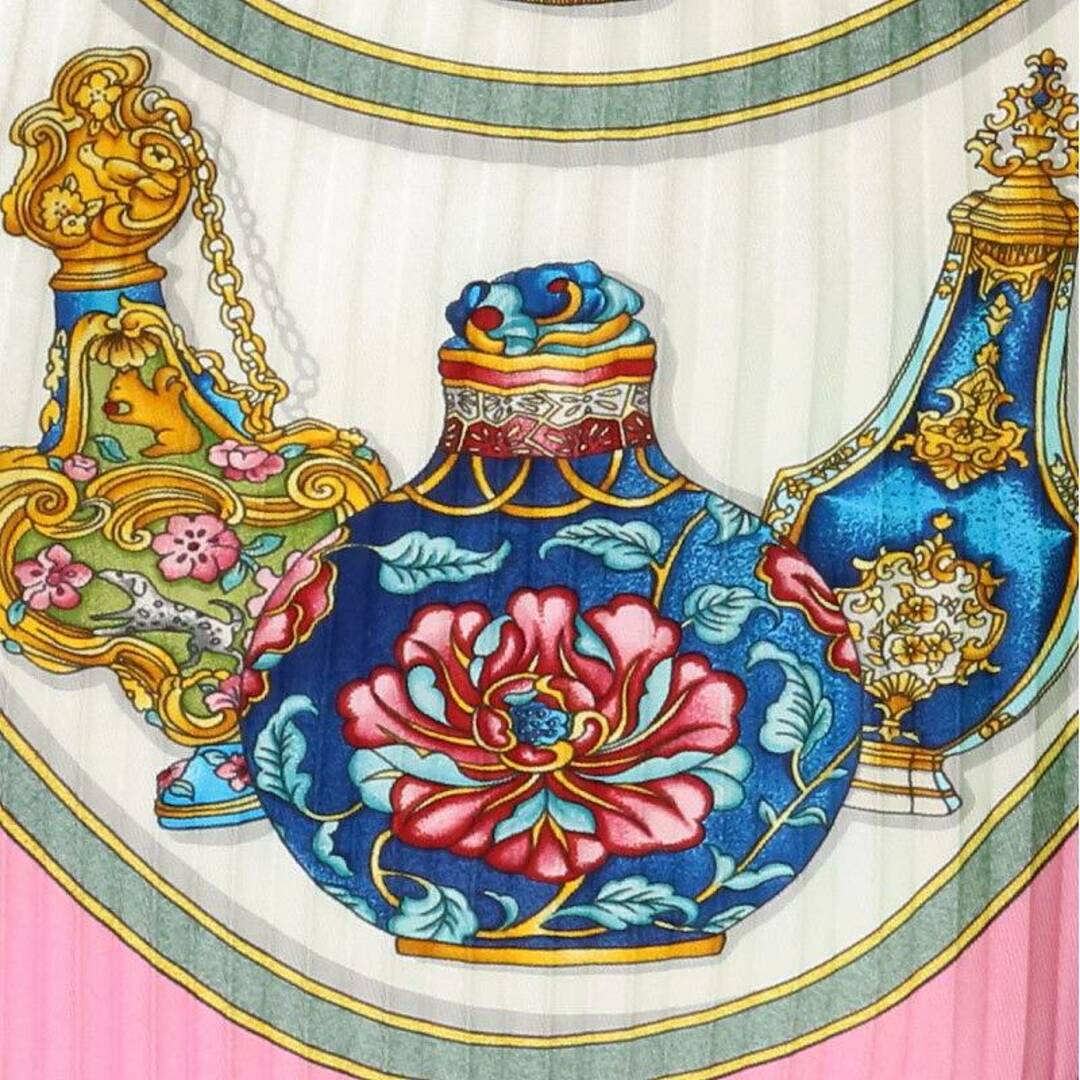 エルメス カレ90/Pourvu quon ait livresse 香水柄シルクプリーツ