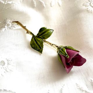 ヴィンテージブローチ 薔薇 バラ 彫刻 金 花 アンティーク ゴールド レトロ