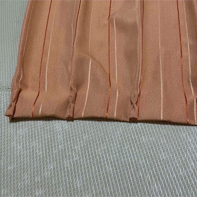 ニトリ(ニトリ)の透けないカーテン　オレンジ　2枚　丈114cm インテリア/住まい/日用品のカーテン/ブラインド(カーテン)の商品写真