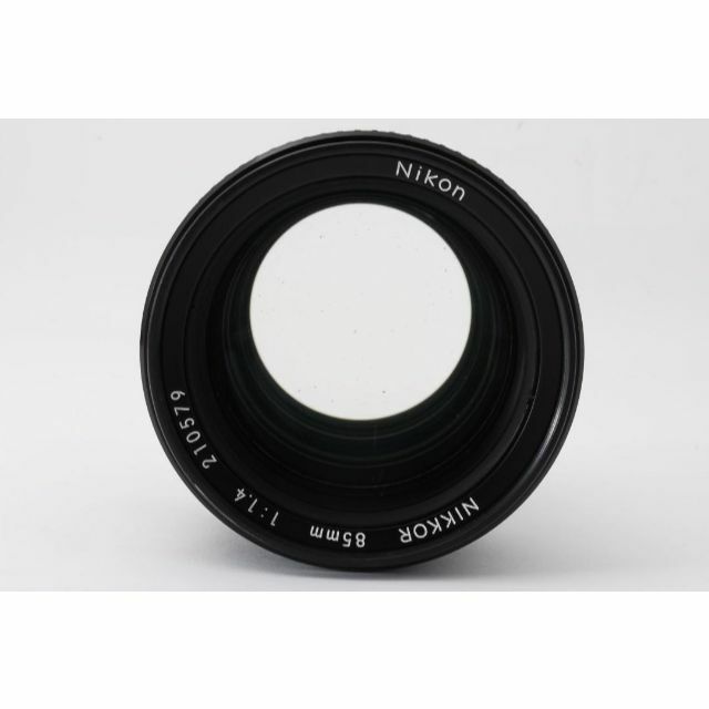 E15 / ニコン Ai-s NIKKOR 85mm F1.4 /4952-35 | www.joycemoloney.com