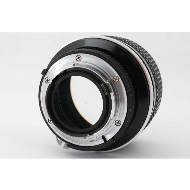 E15 / ニコン Ai-s NIKKOR 85mm F1.4 /4952-35 | www.joycemoloney.com